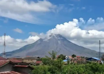 Aktivitas Vulkanik Menurun, Status Gunung Sinabung Turun dari Siaga ke Waspada