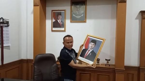 Wakil Ketua DPRD Sukabumi Copot Foto Gibran, Singgung Kekecewaan terhadap Putusan MK