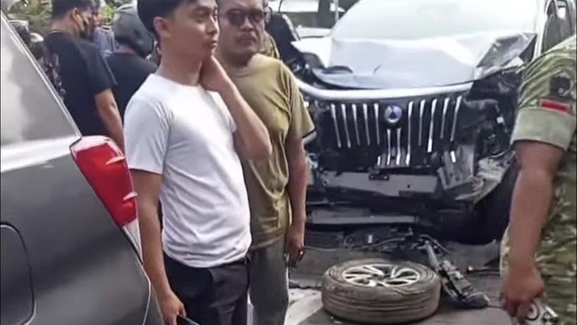Mobil Denza Tabrak 7 Kendaraan di Medan, Tiga Orang Jadi Korban
